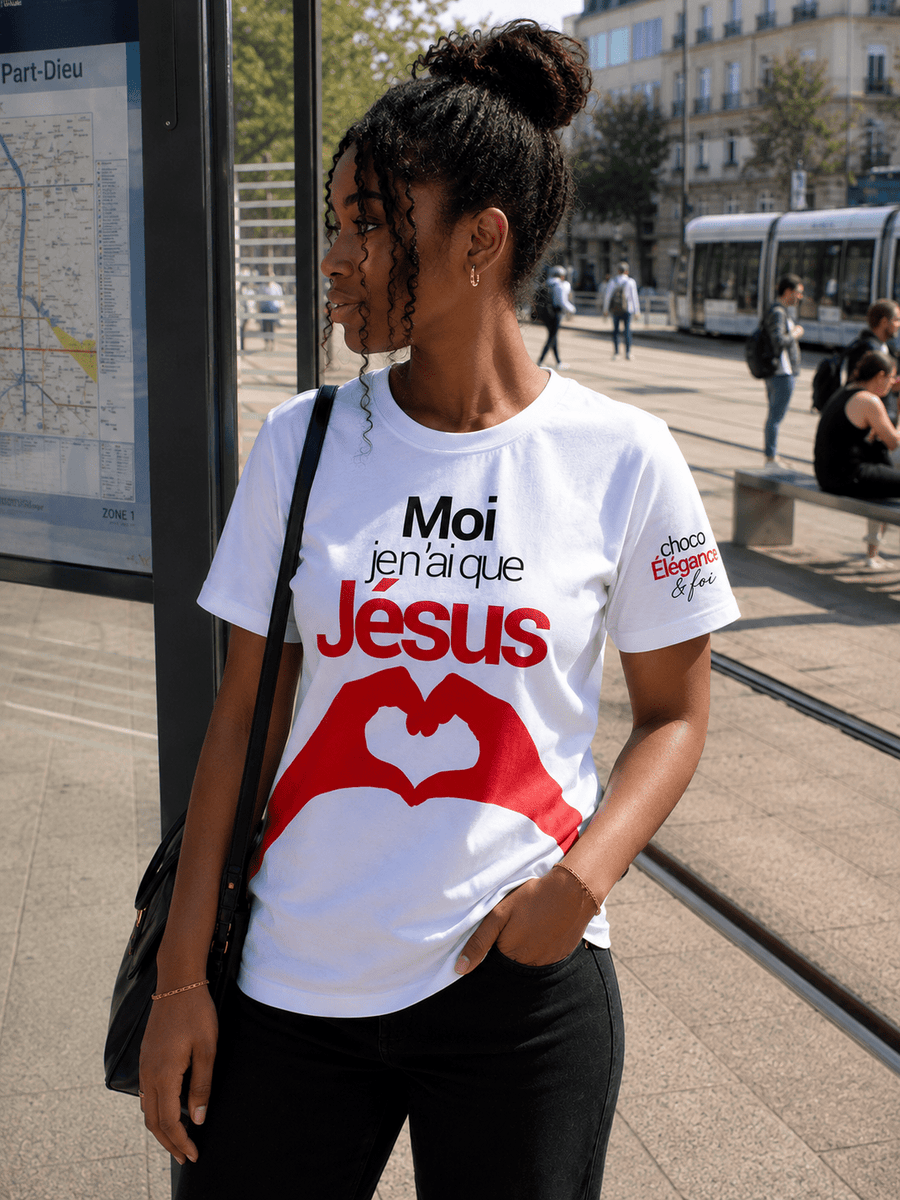 T-shirt « Moi j'en ai que Jésus » – Choco Élégance & Foi - Choco Élégance & Foi